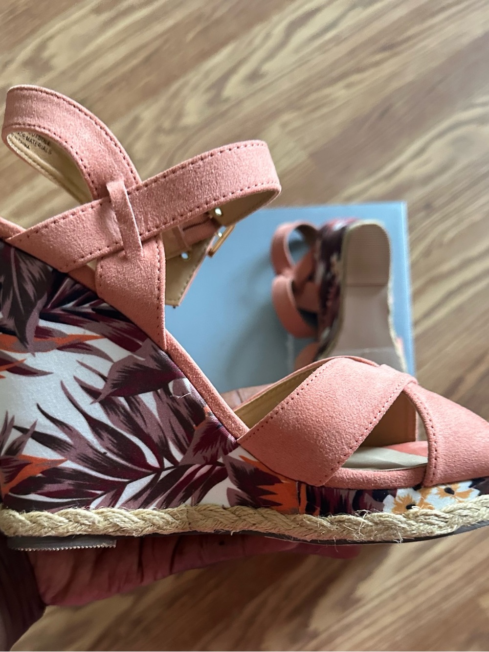 Avenue Coral Cross-Strap Ankle-Buckle Wedge Sandals. Size 10W - Picture 4 of 9